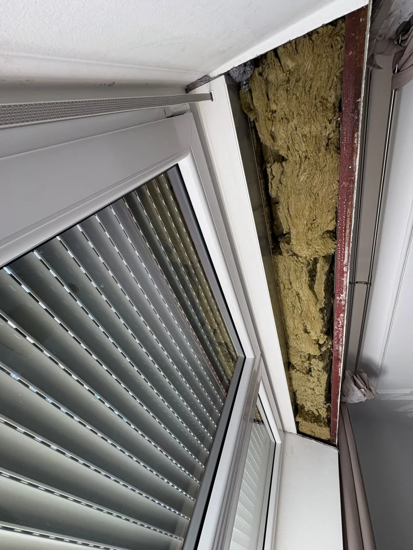 Detail eines fachgerecht gedämmten Fensteranschlusses